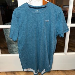 Hollister scoop t-shirt in XL, worn maybe 1-3 times. Like-new condition